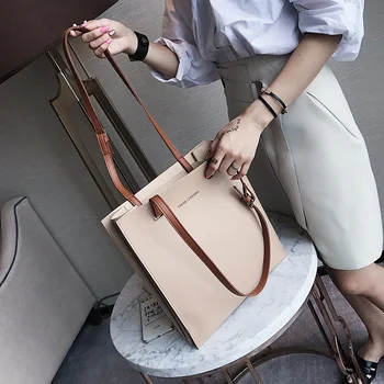 2020 new fashion woman bag, Korean version trend handbags, solid color women bag, leisure shoulder bag.
2020 new fashion woman bag, Korean version trend handbags, solid color women bag, leisure shoulder bag.