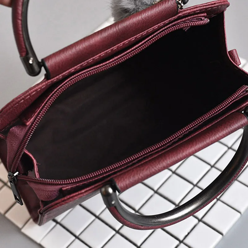 1pcs Women Leather Shoulder Bag Venonat Hanging Decor Crossbody Messenger Handbag WF 668
1pcs Women Leather Shoulder Bag Venonat Hanging Decor Crossbody Messenger Handbag WF 668