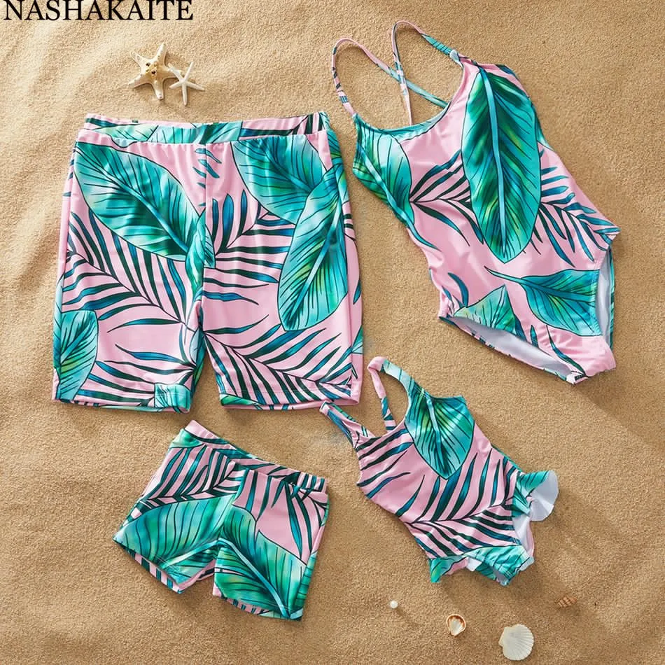 NASHAKAITE Family Swimwear Tropical Leaf Print Summer Holiday Swimsuit Mother Daughter Beach Shorts Men Boys Matching Swimsuit
NASHAKAITE Family Swimwear Tropical Leaf Print Summer Holiday Swimsuit Mother Daughter Beach Shorts Men Boys Matching Swimsuit