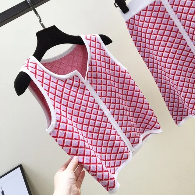 new spring and summer 18 sleeveless round collar color matching vest + diamond lattice skirts two-piece knitted Z54691
new spring and summer 18 sleeveless round collar color matching vest + diamond lattice skirts two-piece knitted Z54691