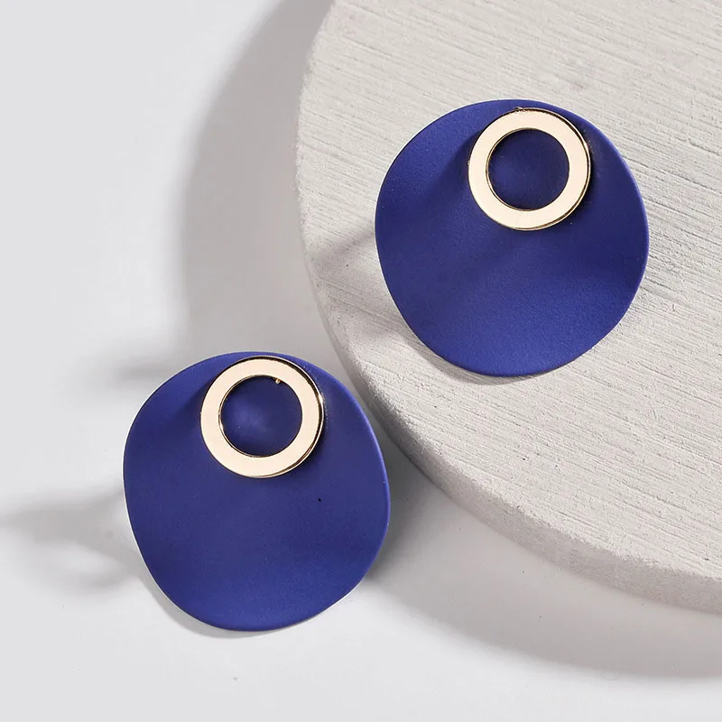 HuiDang Autumn Winter New Arrival European Brand Jewelry Round Blue Paint Big Stud Earrings
HuiDang Autumn Winter New Arrival European Brand Jewelry Round Blue Paint Big Stud Earrings