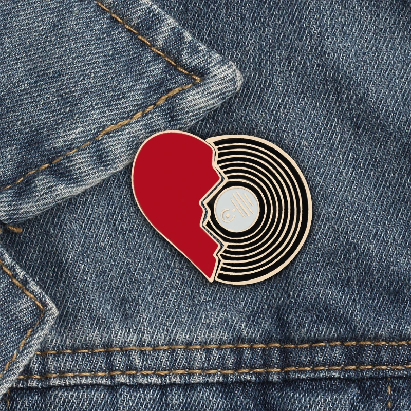 2pce/set Metal Enamel Pins Half Heart Disc Vinyl Records Stitching Buckle Cartoon Brooches For Women Coat Pin Badge Accessories
2pce/set Metal Enamel Pins Half Heart Disc Vinyl Records Stitching Buckle Cartoon Brooches For Women Coat Pin Badge Accessories