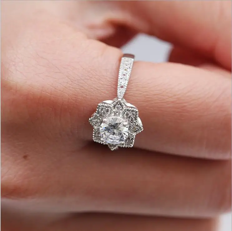 New Copper Micro Paved Cubic Zirconia Engagement Wedding Rings for Women All Match Anniversary Gifts Fashion Accessories CRL1029
New Copper Micro Paved Cubic Zirconia Engagement Wedding Rings for Women All Match Anniversary Gifts Fashion Accessories CRL1029