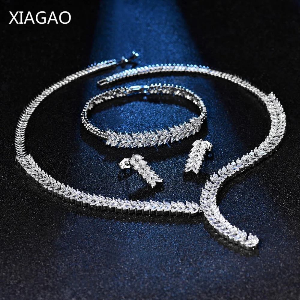 XIAGAO Decorations for Women Dubai Jewelry Sets Necklace Earrings Bracelets Women Silver Color Leaf Rhinestones Crystals Wedding
XIAGAO Decorations for Women Dubai Jewelry Sets Necklace Earrings Bracelets Women Silver Color Leaf Rhinestones Crystals Wedding