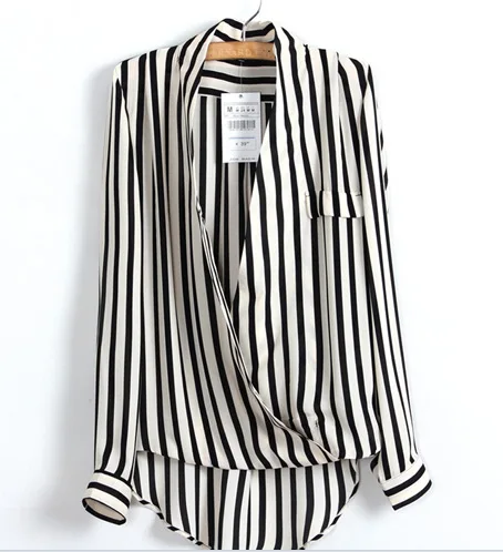 European and American Deep V-neck Long Sleeve Black and White Vertical Stripe Shirt European and American Backing Chiffon
European and American Deep V-neck Long Sleeve Black and White Vertical Stripe Shirt European and American Backing Chiffon