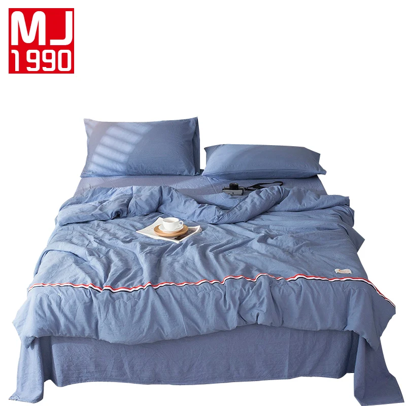 New Textile Product Solid Color 3/4Pcs Bedding Set Microfiber Bedclothes Blue Bed Linens Summer Quilting Set Flat Bed Sheet
New Textile Product Solid Color 3/4Pcs Bedding Set Microfiber Bedclothes Blue Bed Linens Summer Quilting Set Flat Bed Sheet