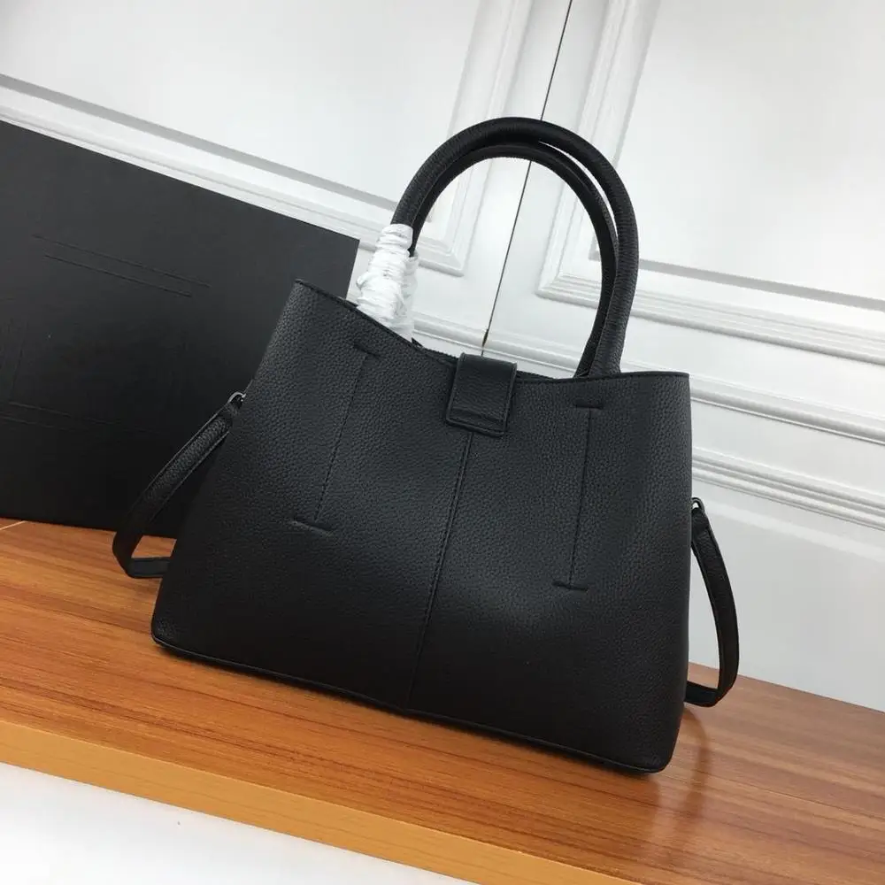 New luxury Designer caviar soft Leather Women handbag totes bag Female chain shoulder bag
New luxury Designer caviar soft Leather Women handbag totes bag Female chain shoulder bag