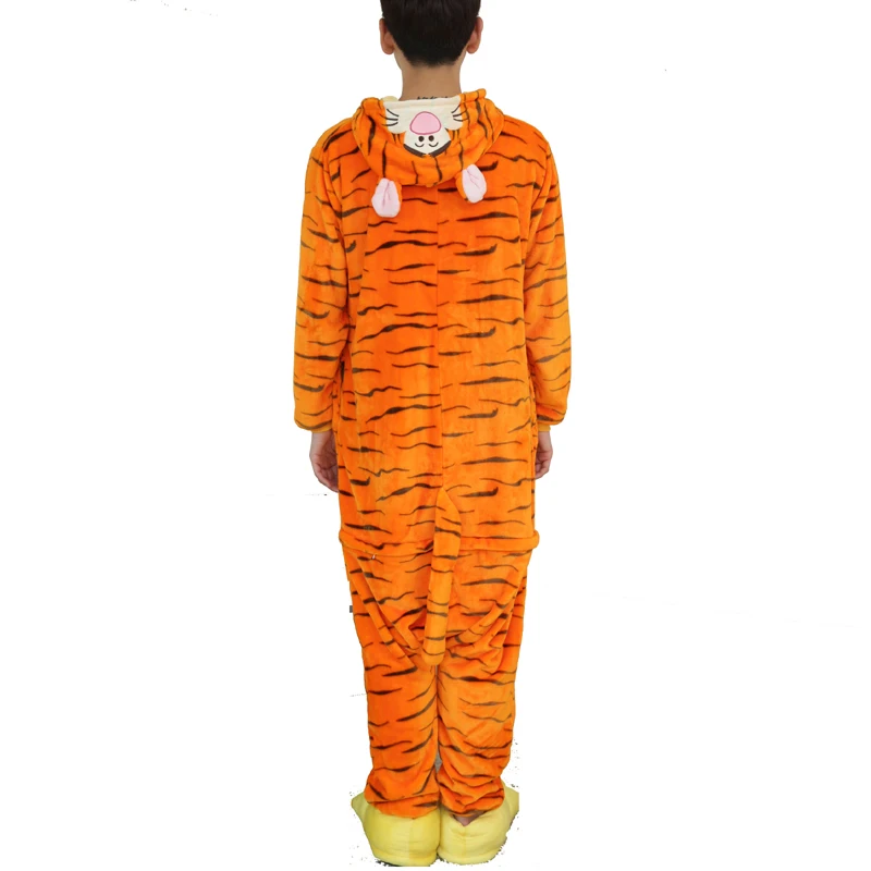 Kawaii Flannel Pijama kigurumi For men Minion Panda Tiger Giraffe Onesie Adult Sleepwear Couple Pyjamas Halloween Party Jumpsuit (3)