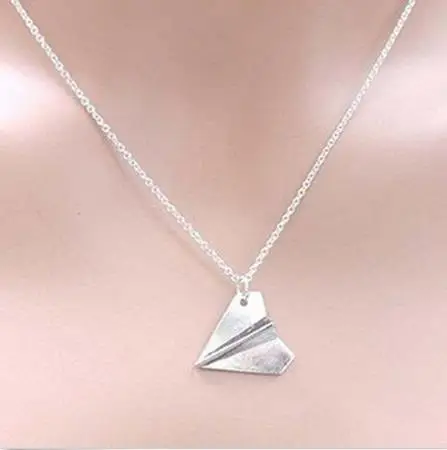 Hot 1PCS Chain Collares Choker Necklaces Men Women One Direction Band Harry Styles Gold Paper Airplane Pendant Necklace Jewelry
Hot 1PCS Chain Collares Choker Necklaces Men Women One Direction Band Harry Styles Gold Paper Airplane Pendant Necklace Jewelry