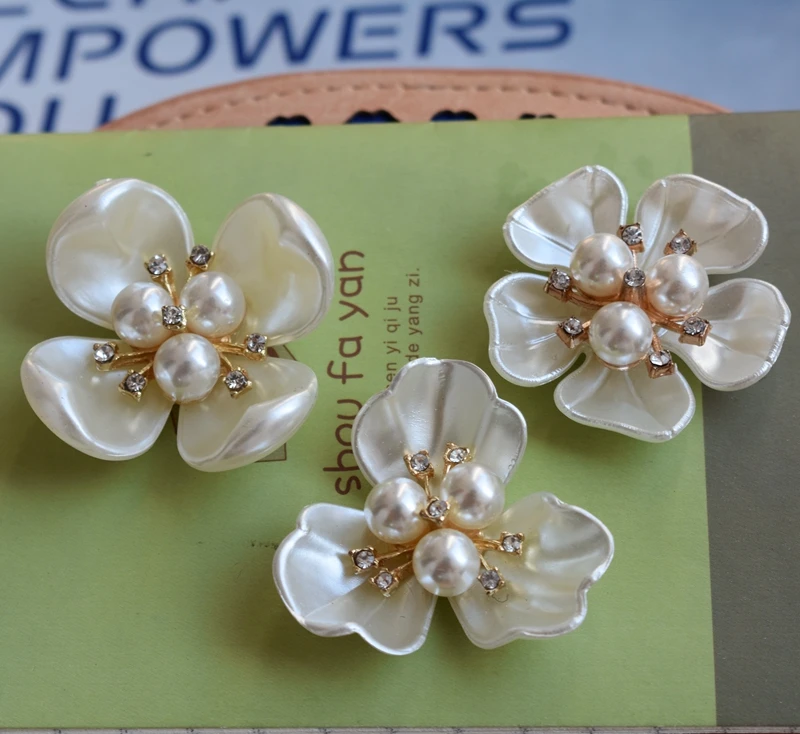 10pieces Rhinestone Pearl Buttons Flower style Sewing Metal Button Flatback Buttons shoes DIY Handmade Scrapbook Craft DIY
10pieces Rhinestone Pearl Buttons Flower style Sewing Metal Button Flatback Buttons shoes DIY Handmade Scrapbook Craft DIY