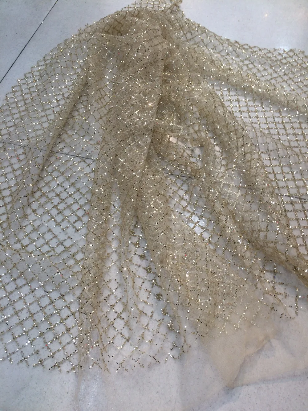 Hot Selling Nigerian glitter Lace Fabric African Lace Fabric High Quality L-114 option glued glitter
Hot Selling Nigerian glitter Lace Fabric African Lace Fabric High Quality L-114 option glued glitter