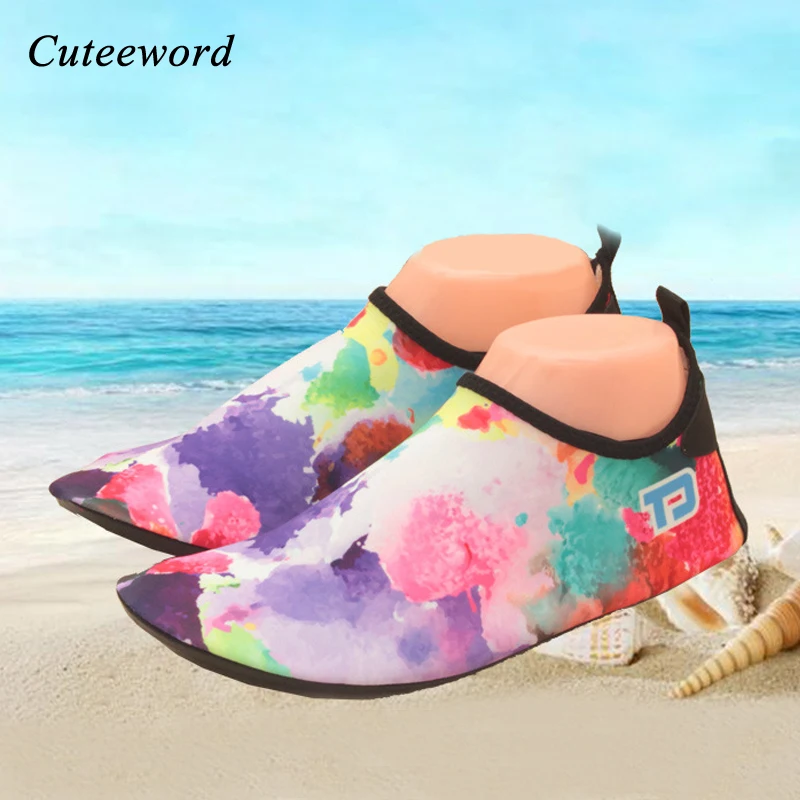 Kids unisex non-slip swim rubber water shoes fashion graffiti barefoot aqua skin socks surfing quick-dry soft comfort beach shoe
Kids unisex non-slip swim rubber water shoes fashion graffiti barefoot aqua skin socks surfing quick-dry soft comfort beach shoe