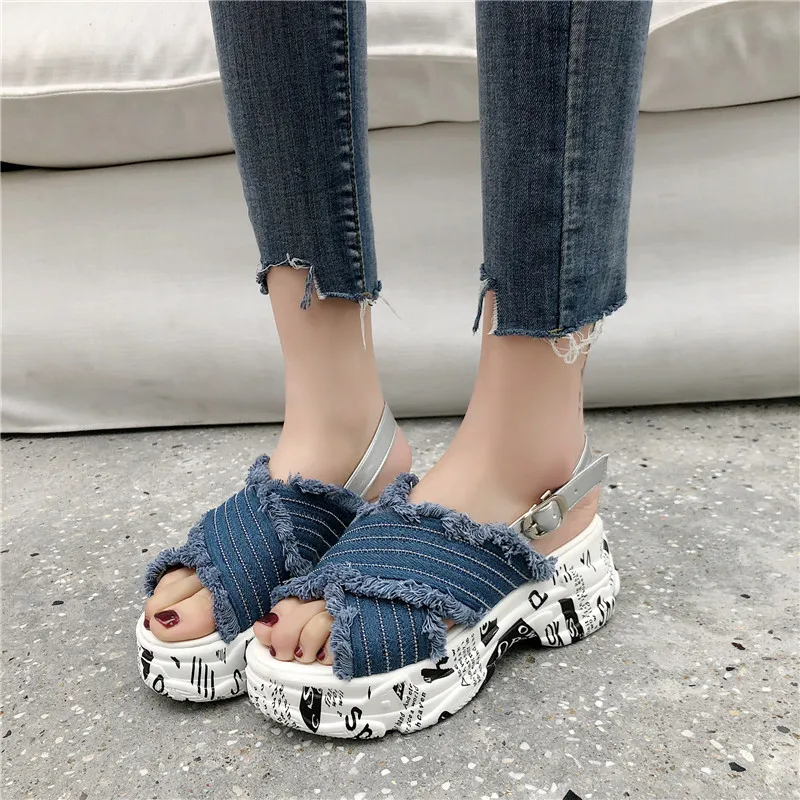 Lucyever 2019 New Summer Women Denim Sandals Female Casual Graffiti EVA Wedges High Heels Platform Gladiator Shoes Woman
Lucyever 2019 New Summer Women Denim Sandals Female Casual Graffiti EVA Wedges High Heels Platform Gladiator Shoes Woman