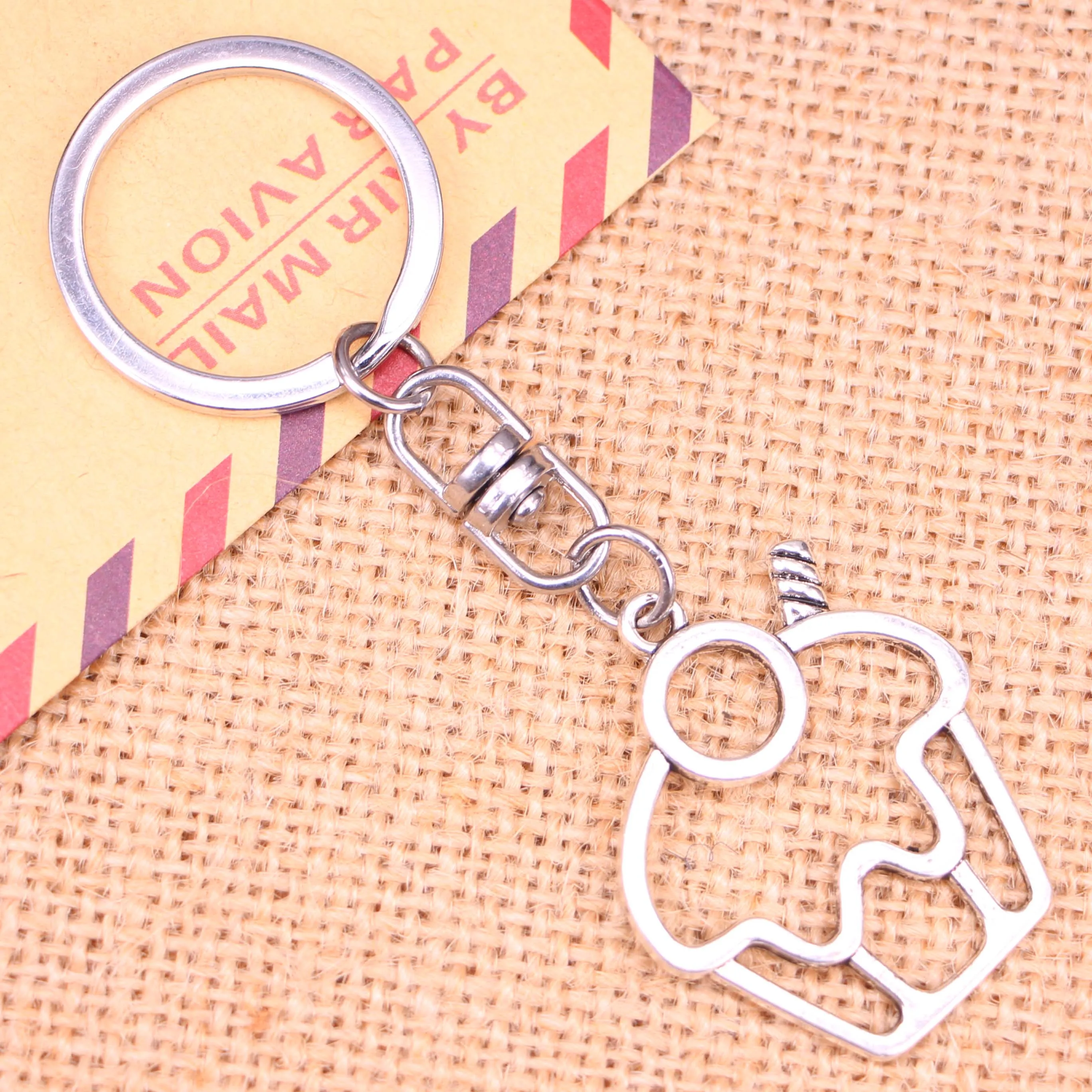 20pcs New Fashion Keychain 36*31 mm cake cupcake Pendants DIY Men Jewelry Car Key Chain Ring Holder Souvenir For Gift
20pcs New Fashion Keychain 36*31 mm cake cupcake Pendants DIY Men Jewelry Car Key Chain Ring Holder Souvenir For Gift