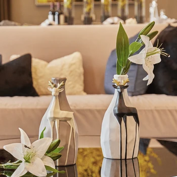 Modern minimalist resin vase artificial flower vase small fresh deer vase decoration home living room TV cabinet decoration
Modern minimalist resin vase artificial flower vase small fresh deer vase decoration home living room TV cabinet decoration