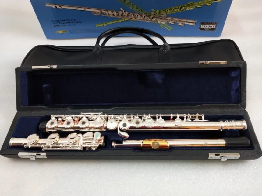 High quality flute YFL-371H Silver flute C tune 17 open Gold mouthpiece instruments E key flute Professional Musical Gift
High quality flute YFL-371H Silver flute C tune 17 open Gold mouthpiece instruments E key flute Professional Musical Gift
