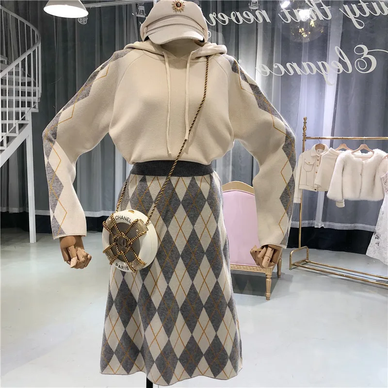 2019 autumn winter long sleeve 2 piece set Women Plaid Knitted Hooded Sweaters+Skirts 2 Pieces Casual Clothing Sets Suit
2019 autumn winter long sleeve 2 piece set Women Plaid Knitted Hooded Sweaters+Skirts 2 Pieces Casual Clothing Sets Suit