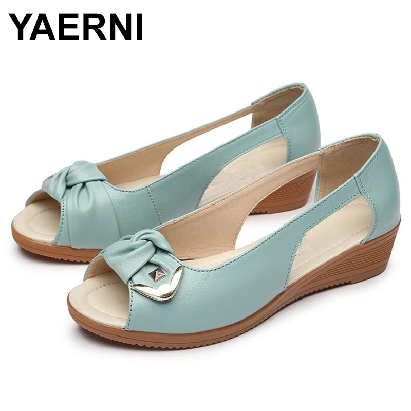 YAERNI Summer Ladies Fashion Sandals middle-aged soft leather fish head sandals large size slope comfortable Woman shoes 35-43
YAERNI Summer Ladies Fashion Sandals middle-aged soft leather fish head sandals large size slope comfortable Woman shoes 35-43