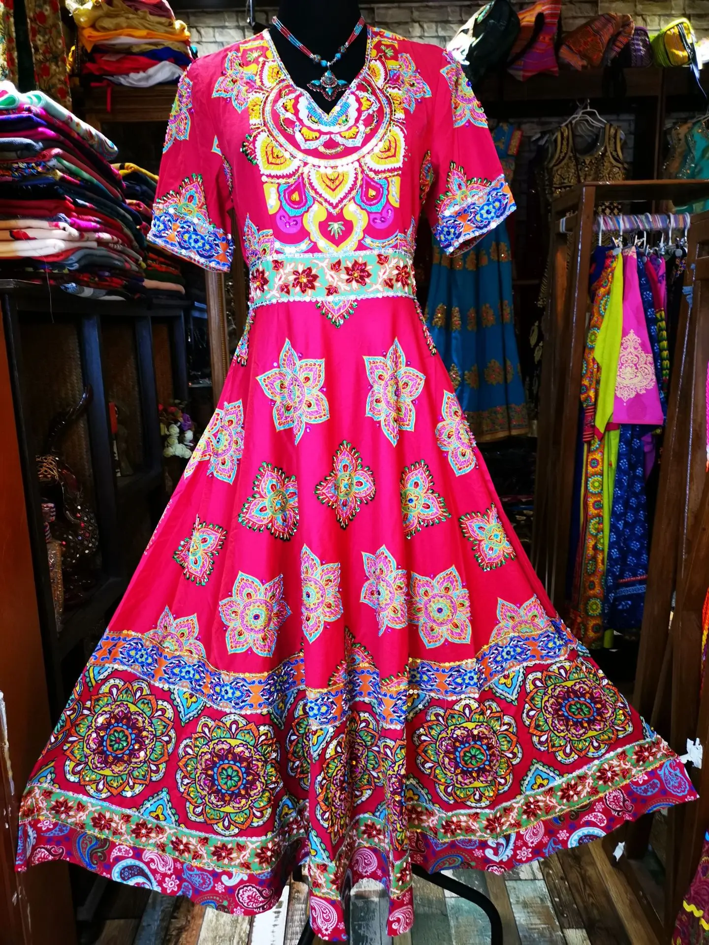 Thailand Female Cotton Dresses New Fashion Hand Embroidered Pearl Costumes Retro Exotic Style Southeast Asia National Clothing
Thailand Female Cotton Dresses New Fashion Hand Embroidered Pearl Costumes Retro Exotic Style Southeast Asia National Clothing