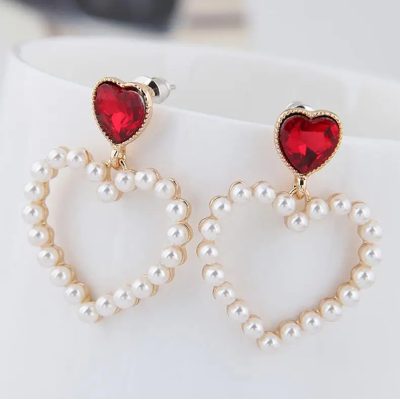 Japanese Korean jewelry sweet inlaid pearl hollow love heart Fashion stud earrings clips with accessories
Japanese Korean jewelry sweet inlaid pearl hollow love heart Fashion stud earrings clips with accessories