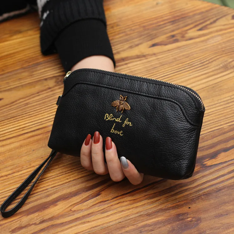 Women's leather 2019 new fashion Joker temperament clutch purse Korean version of large-capacity women's small hand bag
Women's leather 2019 new fashion Joker temperament clutch purse Korean version of large-capacity women's small hand bag
