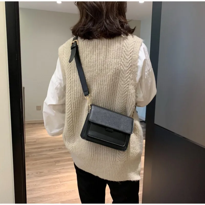 Retro Small Square Bag Female New Korean Version of the Tide Fashion Wild Net Red Small Black Women bag Shoulder Messenger
Retro Small Square Bag Female New Korean Version of the Tide Fashion Wild Net Red Small Black Women bag Shoulder Messenger
