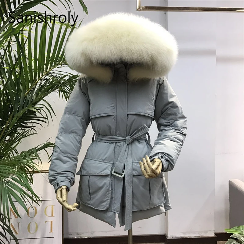 Sanishroly New Winter Women Short Outerwear Warm Thicken White Duck Down Jacket Parka Female Belt Big Fur Collar Hooded Coat 681
Sanishroly New Winter Women Short Outerwear Warm Thicken White Duck Down Jacket Parka Female Belt Big Fur Collar Hooded Coat 681