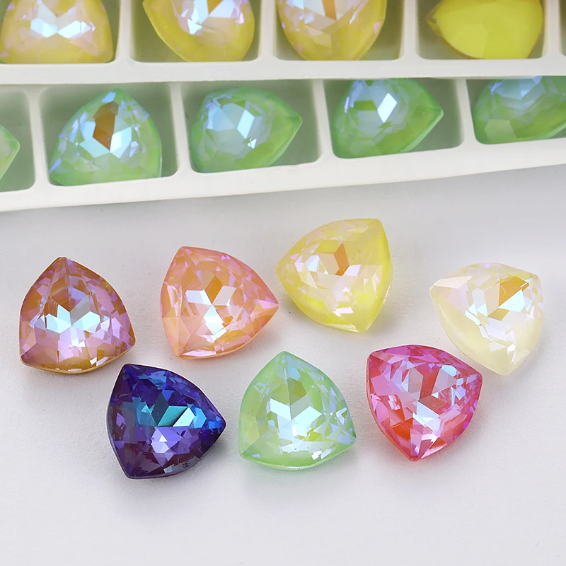 Fancy Stones Fat T-riangle Sewing with Metal Base K9 Glass Rhinestones Crystal Point Back for Clothes Decoration Brooch Making
Fancy Stones Fat T-riangle Sewing with Metal Base K9 Glass Rhinestones Crystal Point Back for Clothes Decoration Brooch Making