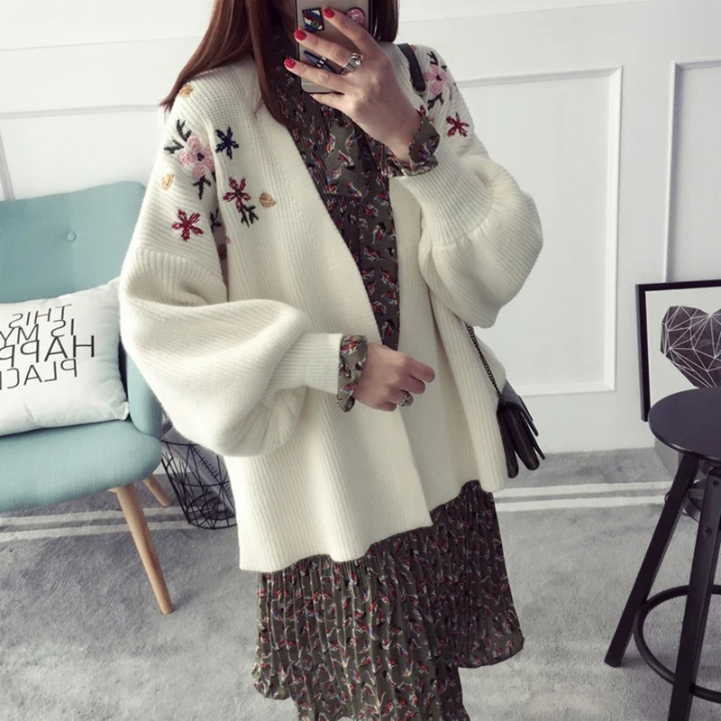 THUIMCNG Embroidered sweater ladies Chinese wind cardigan short loose versatile shirt spring coat puff sleeve casual sweater
THUIMCNG Embroidered sweater ladies Chinese wind cardigan short loose versatile shirt spring coat puff sleeve casual sweater