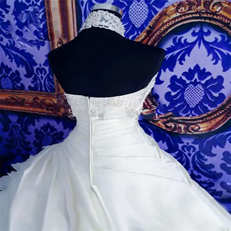 Женское кружевное вечернее платье белое без рукавов с открытой спиной и лямкой
