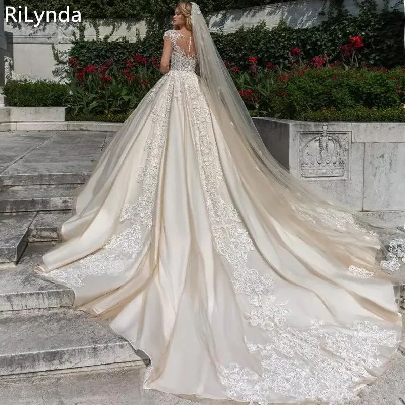 New Wedding Dresses Vintage V-neck Appliqued with Lace White Ivory Princess Wedding Gown Bridal Gowns 2018 Free Shipping
New Wedding Dresses Vintage V-neck Appliqued with Lace White Ivory Princess Wedding Gown Bridal Gowns 2018 Free Shipping