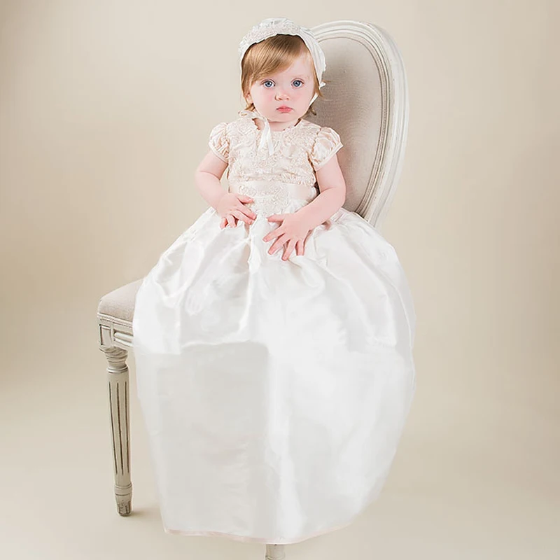 Without Hat Baby Christening Dress Lace Taffeta Appliques Short Sleeves Baby Birthday Baptism Gowns Hot Sale vestido de noiva 
Without Hat Baby Christening Dress Lace Taffeta Appliques Short Sleeves Baby Birthday Baptism Gowns Hot Sale vestido de noiva