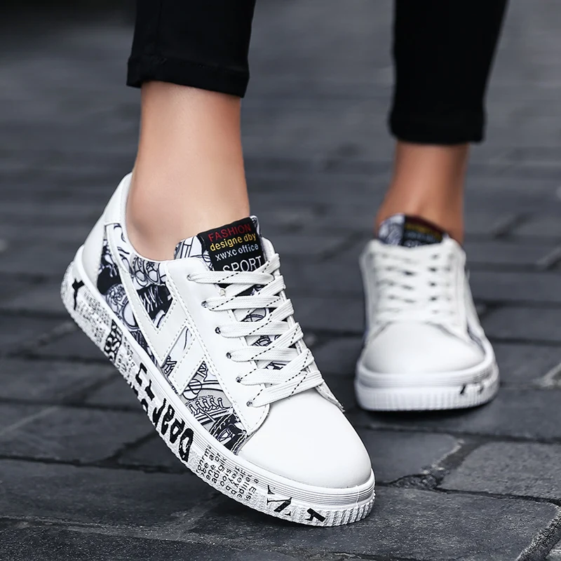 Men's Vulcanize Shoes Fashion Lace-up Graffiti Canvas Shoes Spring Autumn Unisex Flats Footwear Male Female Black White Sneakers
Men's Vulcanize Shoes Fashion Lace-up Graffiti Canvas Shoes Spring Autumn Unisex Flats Footwear Male Female Black White Sneakers