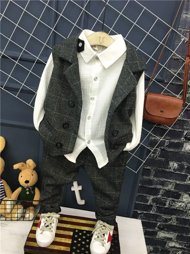 3pcs Boys Gentleman Formal Suits Striped Fashion Waistcoat + Shirt + Trousers Kids Wedding Suits Children Party Clothing Sets
3pcs Boys Gentleman Formal Suits Striped Fashion Waistcoat + Shirt + Trousers Kids Wedding Suits Children Party Clothing Sets