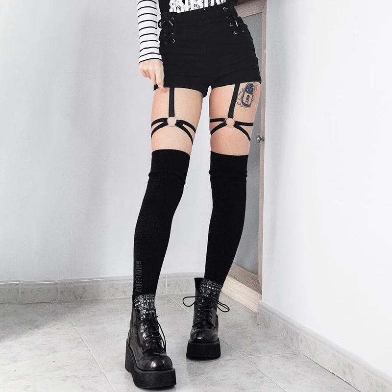 Women Sexy High Waist Shorts Gothic Punk Rock Harajuku Short Trousers Design Bandage Lace Up Hollow Out Streetwear Party Summer
Women Sexy High Waist Shorts Gothic Punk Rock Harajuku Short Trousers Design Bandage Lace Up Hollow Out Streetwear Party Summer