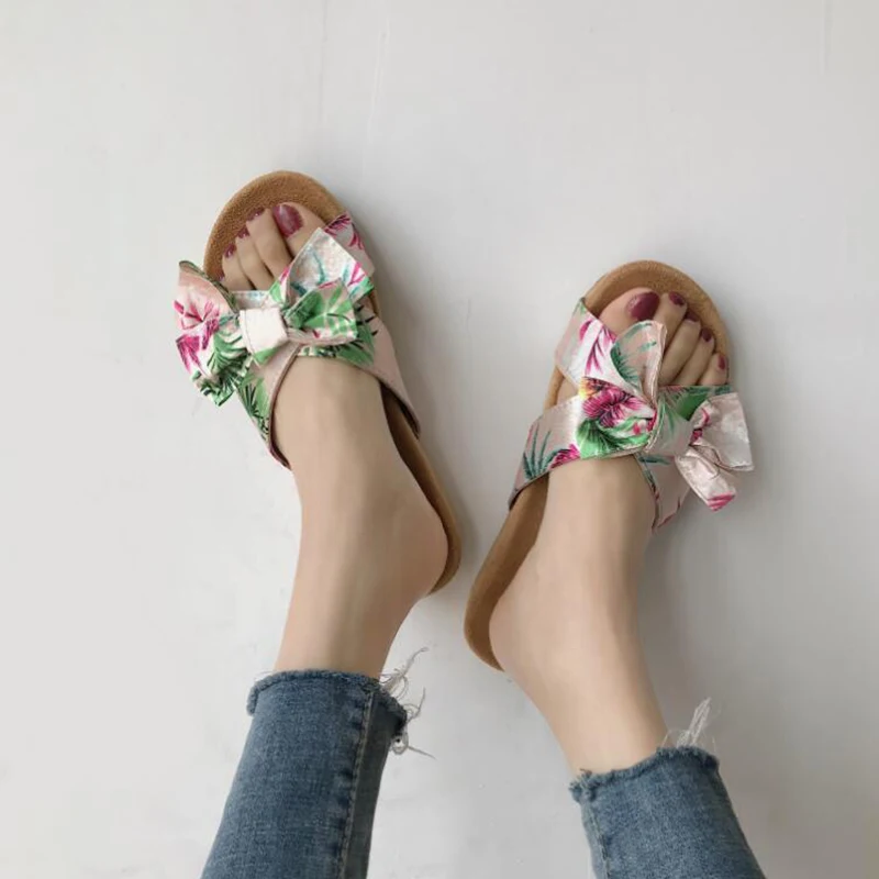 2019 Days sweet Summer new butterfly knot slippers beach holiday student Flower shoes
2019 Days sweet Summer new butterfly knot slippers beach holiday student Flower shoes