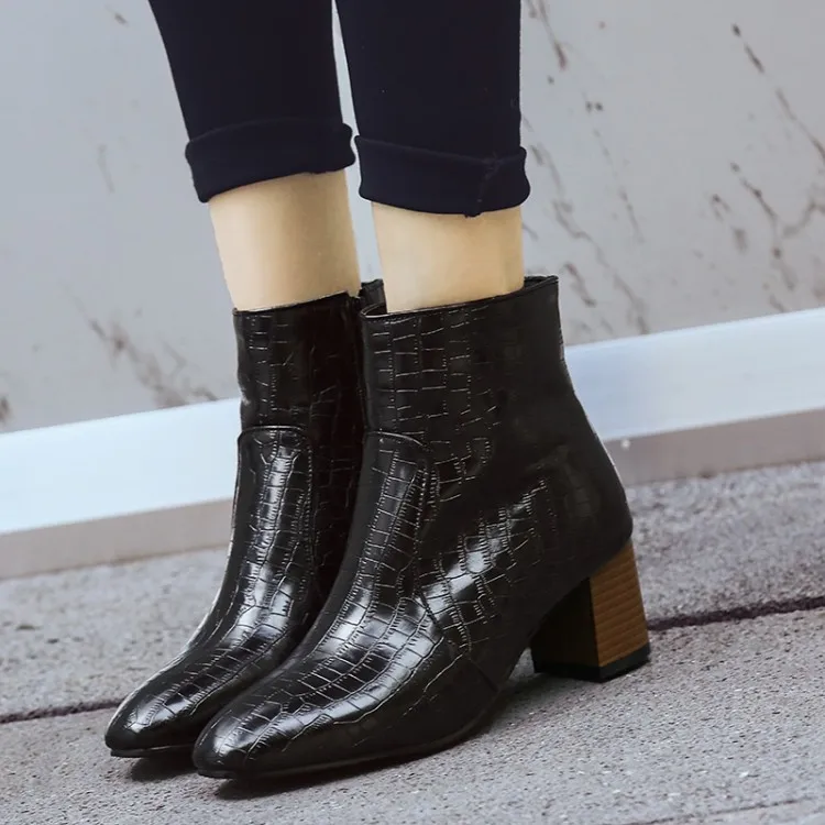 Big Size 11 12 13 14 15 16 17 Euro-American wind-tipped short boots with simple thick heel and side zipper
Big Size 11 12 13 14 15 16 17 Euro-American wind-tipped short boots with simple thick heel and side zipper