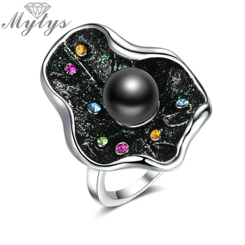 Mytys Sparkling Nature Green Leaf Colorful Crystal & Black Pearl On Leaf Ring Design Noble Retro Statement Ring for Wome R2136
Mytys Sparkling Nature Green Leaf Colorful Crystal & Black Pearl On Leaf Ring Design Noble Retro Statement Ring for Wome R2136