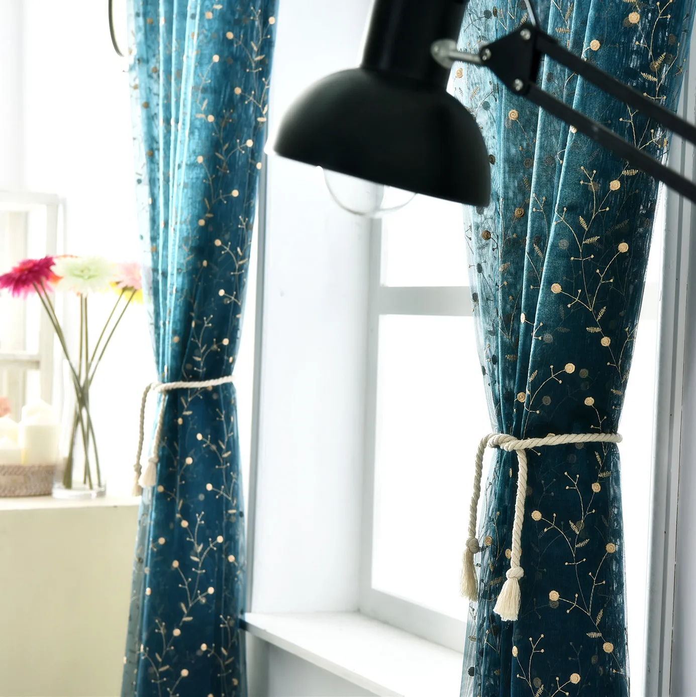 Cherry Tree European Korean Pastoral Embroidery High-end Turkish Embossed Embroidery Tulles for Living Dining Room Bedroom.
Cherry Tree European Korean Pastoral Embroidery High-end Turkish Embossed Embroidery Tulles for Living Dining Room Bedroom.