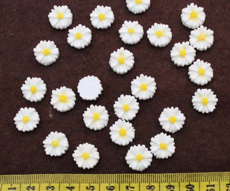 

300pcs 12mm white Beautiful Resin daisy chrysanthemum SunFlower Cameo Cabochon Base Setting Pendants Charm Pendant