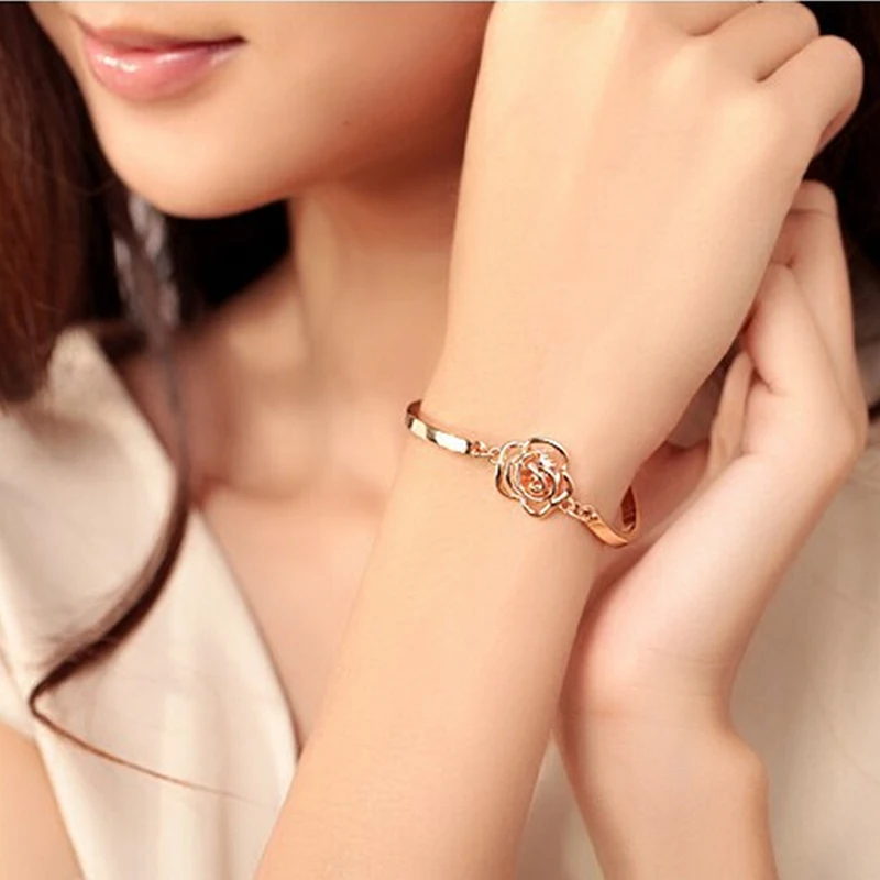 QrhYK Charm Elegant Hand Chain Gold Color Brace Lace Ornament Women Jewelry omen Hand Hollow Out Rose Flower Crystal Bracelet
QrhYK Charm Elegant Hand Chain Gold Color Brace Lace Ornament Women Jewelry omen Hand Hollow Out Rose Flower Crystal Bracelet