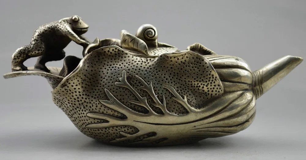 

Collectible Decorate Old Handwork Tibet Silver Carve Frog On Cabbage Big Tea Pot tools wedding Decoration Brass
