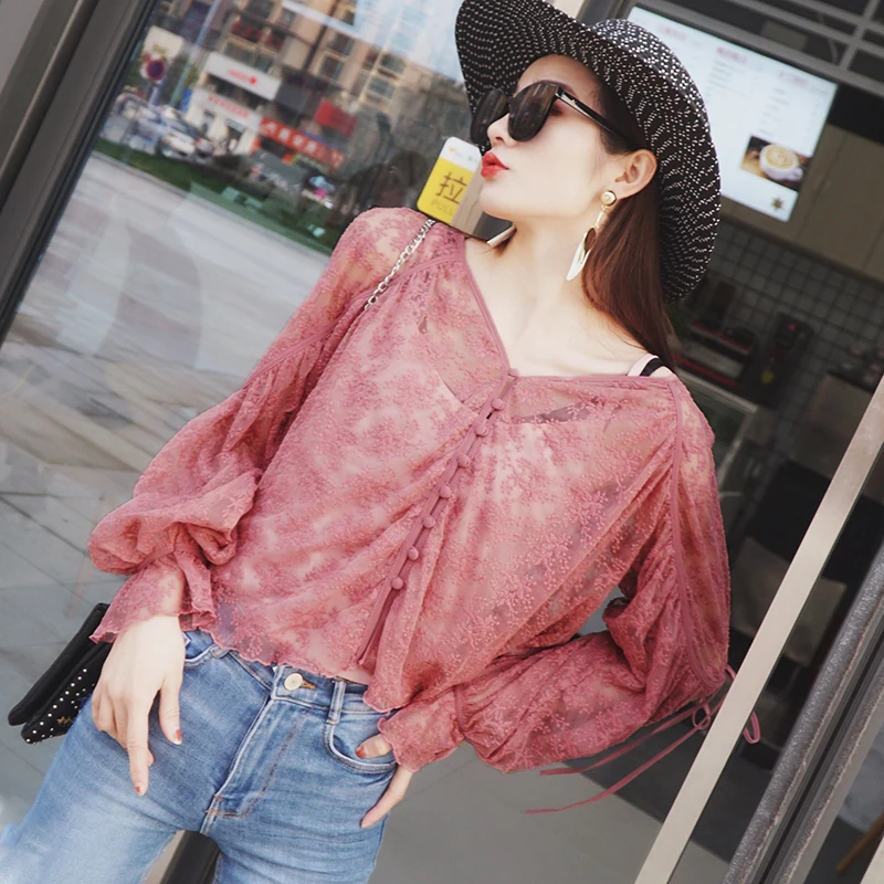 2019 New Hot fashion Women V-Neck Tops wild small tape embroidered chiffon blouse Crochet lace Two-piece Trumpet sleeves
2019 New Hot fashion Women V-Neck Tops wild small tape embroidered chiffon blouse Crochet lace Two-piece Trumpet sleeves