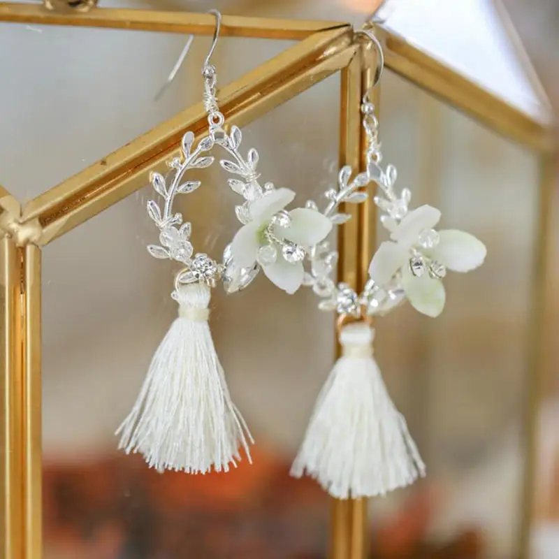 Beautiful White Tassel Earrings Bridal Wedding Jewelry
Beautiful White Tassel Earrings Bridal Wedding Jewelry