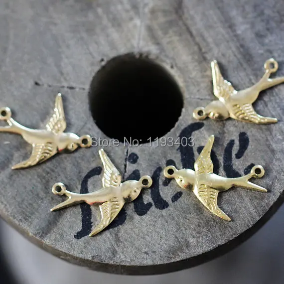 20 PCS/10Pairs two loops RAW brass swallow bird charm connector pendant/Charms Finding-FILIG-GD-9
20 PCS/10Pairs two loops RAW brass swallow bird charm connector pendant/Charms Finding-FILIG-GD-9