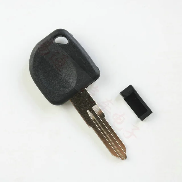 Key Shell embryo with chip slot replacement for Chevrolet Spark key Left slot key blade
Key Shell embryo with chip slot replacement for Chevrolet Spark key Left slot key blade