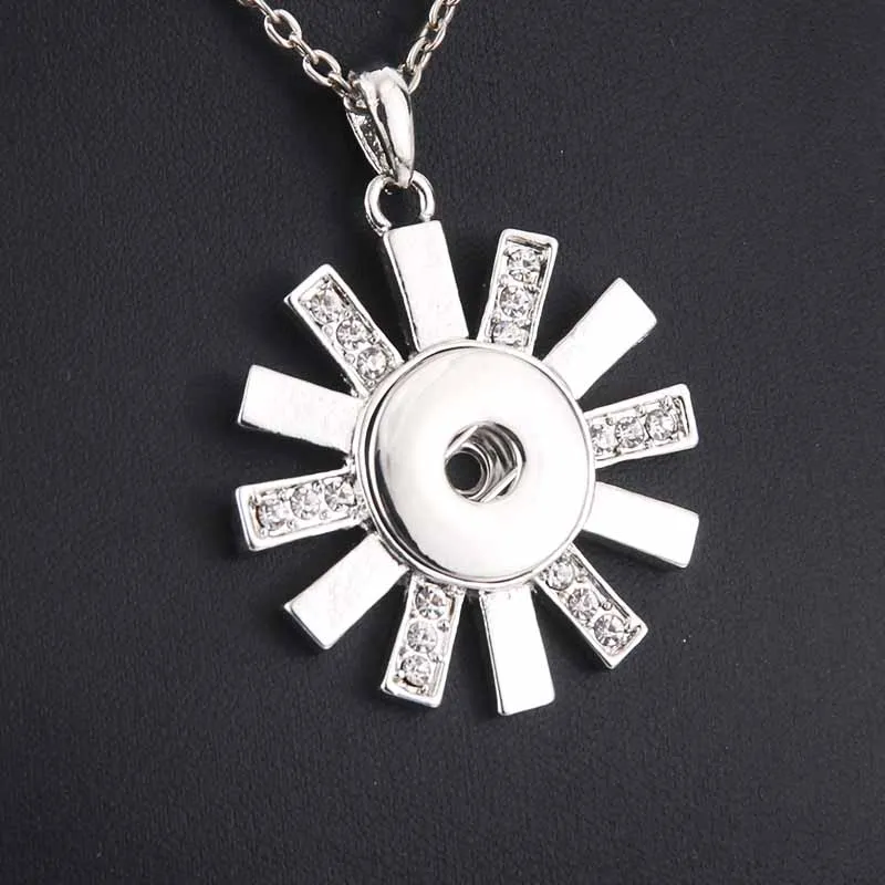 New Snap Jewelry Silver snowflake crystal rhinestone Necklace With chain Pendant necklace fit 18mm snap button Jewelry
New Snap Jewelry Silver snowflake crystal rhinestone Necklace With chain Pendant necklace fit 18mm snap button Jewelry