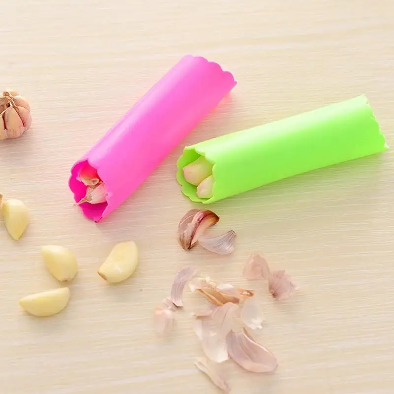 Silicone Garlic Peeler Peel Barrel Peeling Easy Kitchenware Vegetable Cutter Peeled Garlic Tools Random Color Kitchen Accessorie
Silicone Garlic Peeler Peel Barrel Peeling Easy Kitchenware Vegetable Cutter Peeled Garlic Tools Random Color Kitchen Accessorie