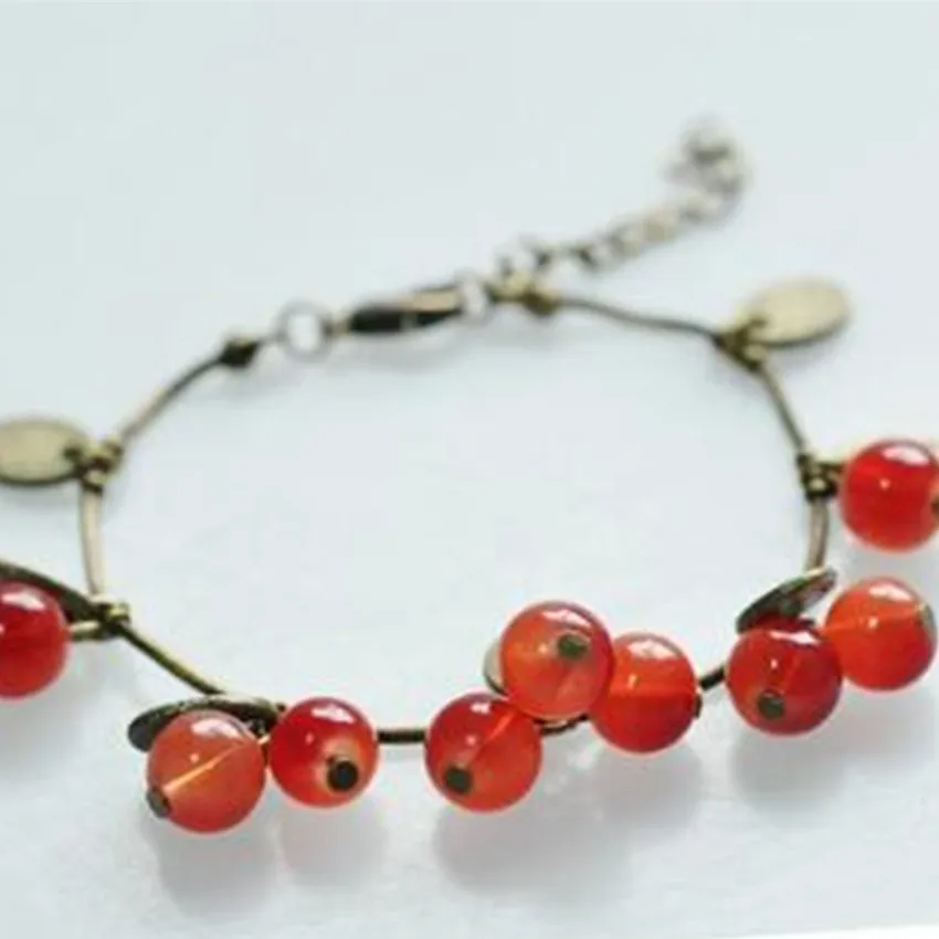 Fashion cute mouthwash small pepper with the same glass material retro sweet little cherry beautiful bracelet Europe and the Uni
Fashion cute mouthwash small pepper with the same glass material retro sweet little cherry beautiful bracelet Europe and the Uni