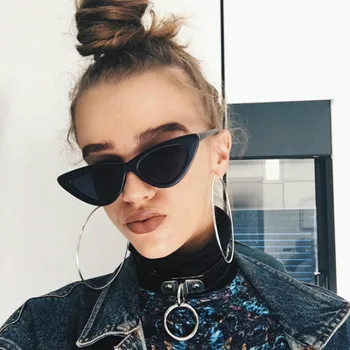 2018 Black Small Triangle Cat Eye Frame Sunglasses Women Vintage Female Sun glasses Red Frame Protection Oculos De Sol Feminino
2018 Black Small Triangle Cat Eye Frame Sunglasses Women Vintage Female Sun glasses Red Frame Protection Oculos De Sol Feminino
